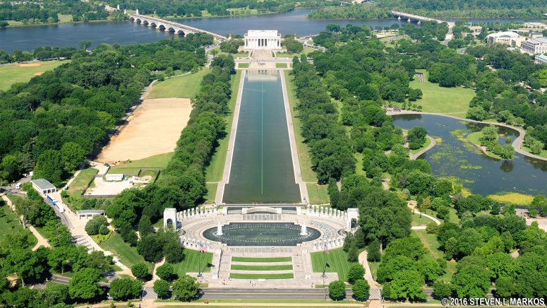 Lincoln Memorial and World War II Memorial can be seen from the west window