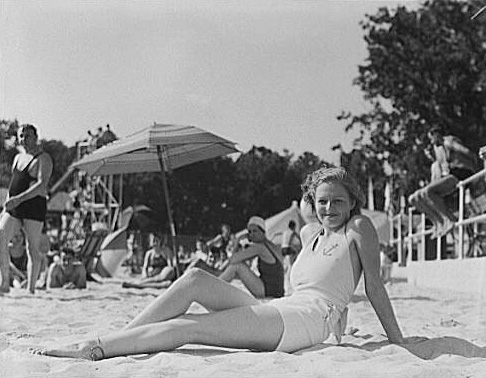 Crystal Pool, August 1935 (Library of Congress, Prints & Photographs Division, Theodor Horydczak Collection, LC-H813-2268-007)