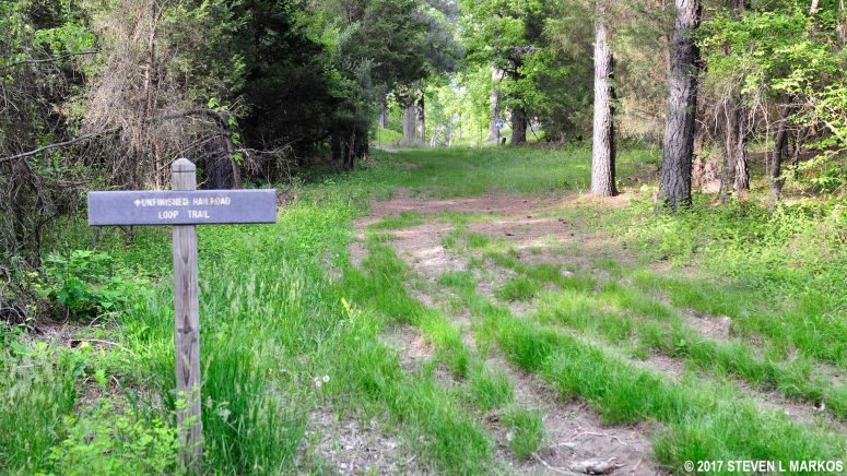 Trailhead for the Unfinished Railroad Loop Trail in Manassas National Battlefield Park