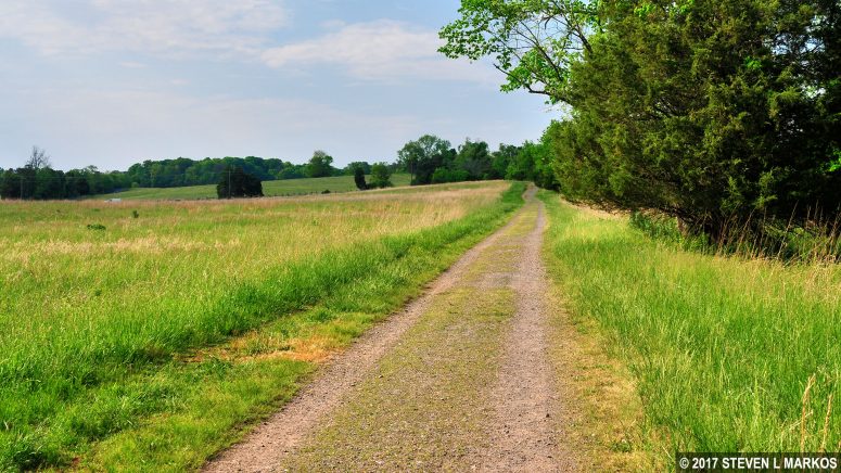 Gravel road section of the First Manassas Trail that leads north towards Highway 29, Manassas National Battlefield Park