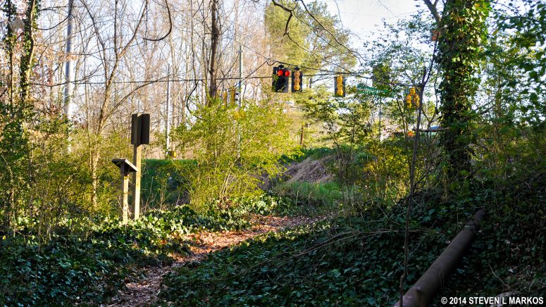 Allenbrook Trail's eastern terminus at Riverside Road, Chattahoochee River National Recreation Area
