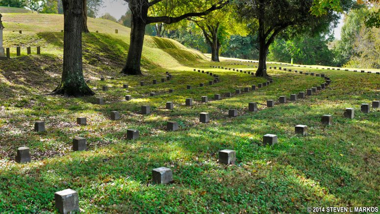 Graves of unidentified Union soldiers at Vicksburg National Cemetery