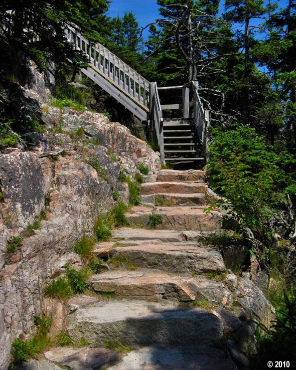 Staircase to the shore below the Bass Harbor Head Lighthouse (photo by Jasperdo)