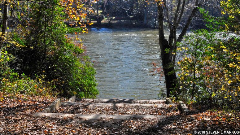 Canoe launch at the JB 4 trail intersection in the Jones Bridge unit of Chattahoochee River National Recreation Area