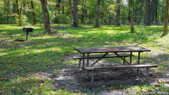 Picnic area at the Chickasaw Council House stop on the Natchez Trace Parkway