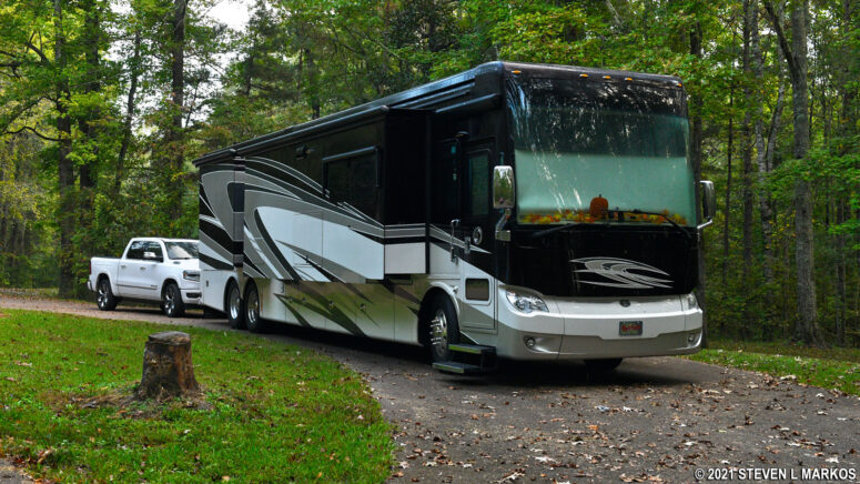 Pull-through parking campsite at Rocky Springs Campground