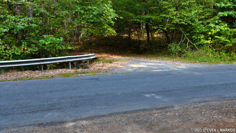 Intersection of the Southside Connector Trail and River Ridge Road, Appomattox Court House National Historical Park