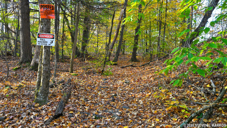 Turnoff from the Bouchoux Trail that leads to Jensen's Ledges