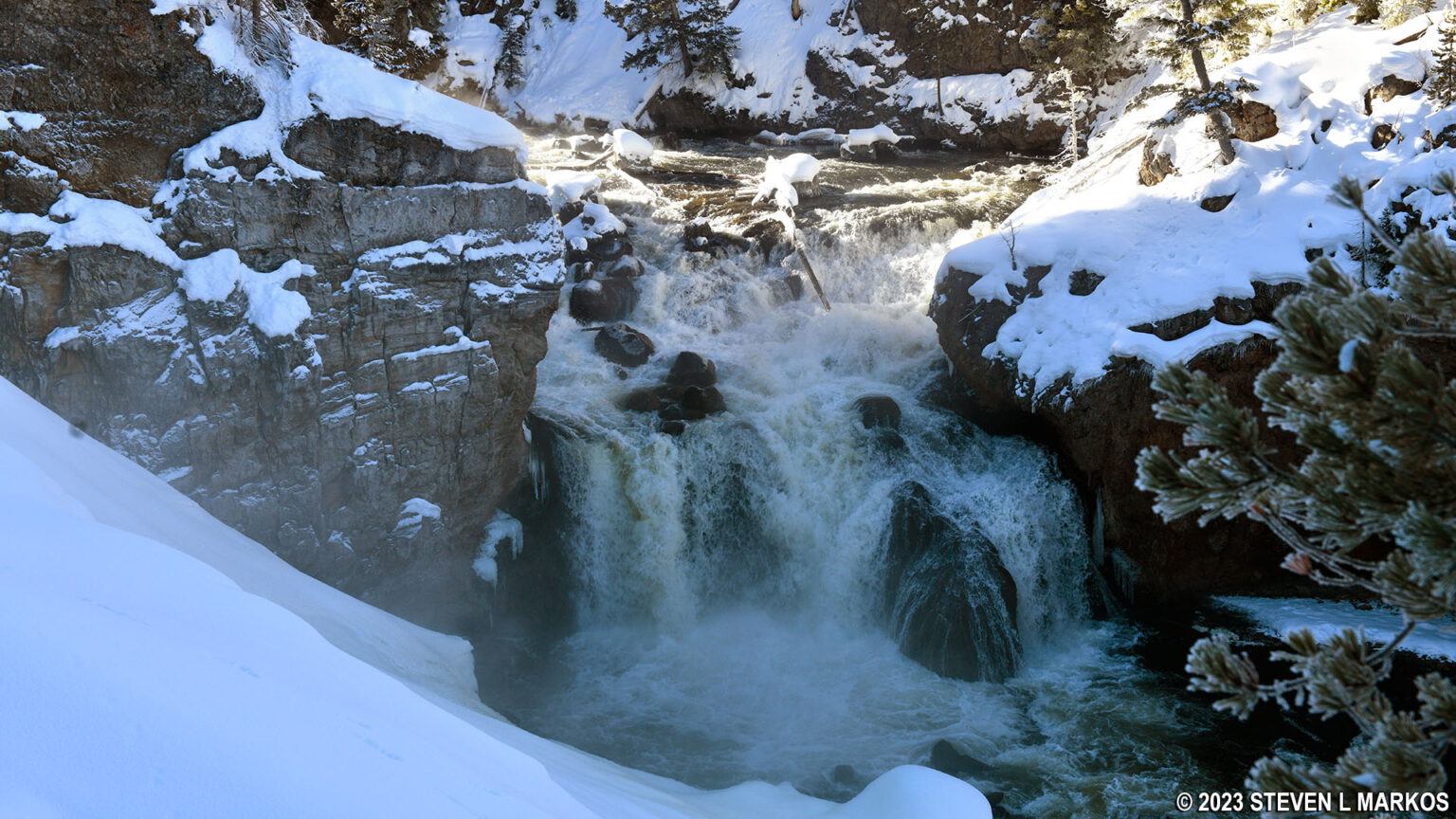YELLOWSTONE NATIONAL PARK IN THE WINTER | National Park Planner