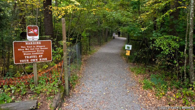 Start of the Raymondskill Falls Trail at the Hackers Trailhead in Delaware Water Gap National Recreation Area