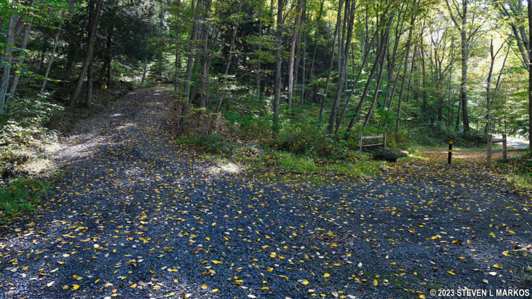 Fork in the McDade Trail to Community Drive, the road to the Delaware Water Gap National Recreation Area Park Headquarters