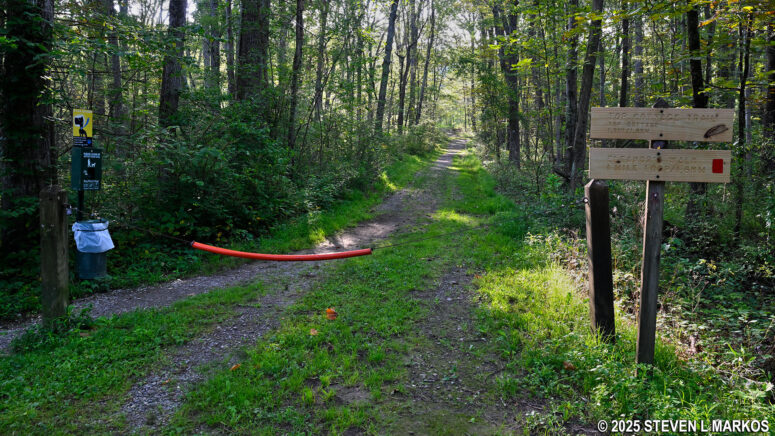 Start of the Top Cottage Trail and Eleanor's Walk at Eleanor Roosevelt National Historic Site