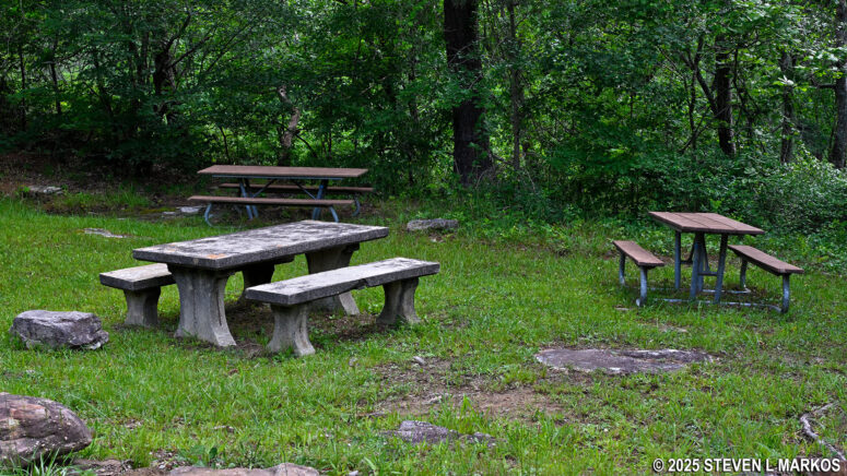 Picnic tables at the Little River Falls Overlook on the Canyon Rim Drive, Little River Canyon National Preserve