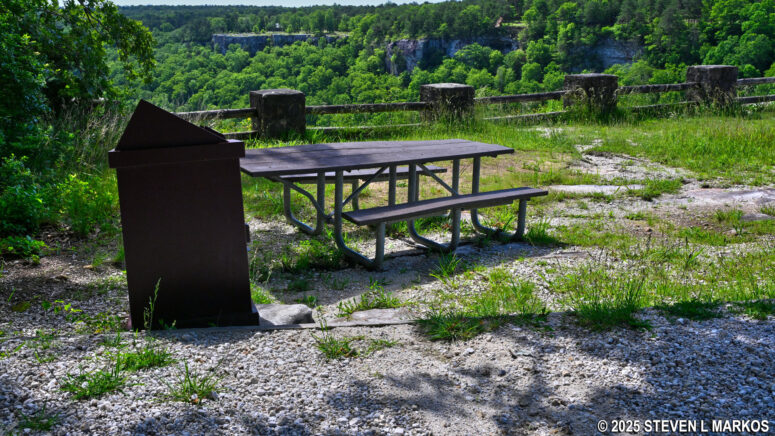Picnic table at the Wolf Creek Overlook on the Canyon Rim Drive, Little River Canyon National Preserve