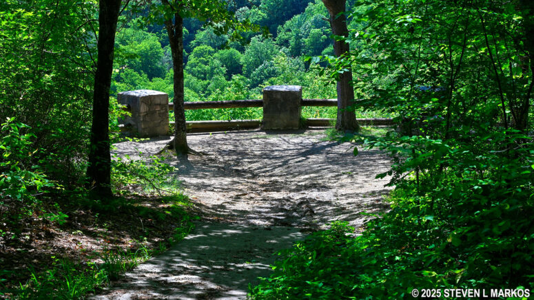 One of two overlooks at Eberhart Point on the Canyon Rim Drive, Little River Canyon National Preserve