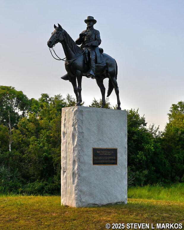 Robert E. Lee statue at the Newcomer House, Antietam National Battlefield