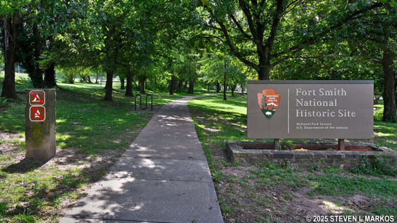 Entrance to the River Loop Trail from the Riverfront Amphitheater parking lot, Fort Smith National Historic Site