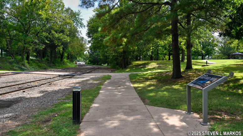 End of the loop section on the River Loop Trail at Fort Smith National Historic Site