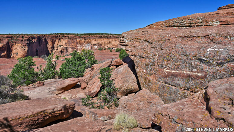 Arrows painted on a boulder point the way to the Sliding House Overlook on South Rim Drive, Canyon de Chelly National Monument