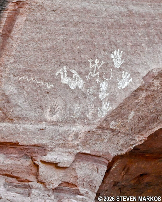 Pictograph on the canyon wall depicting the flute-playing fertility deity Kokopelli, Canyon de Chelly National Monument