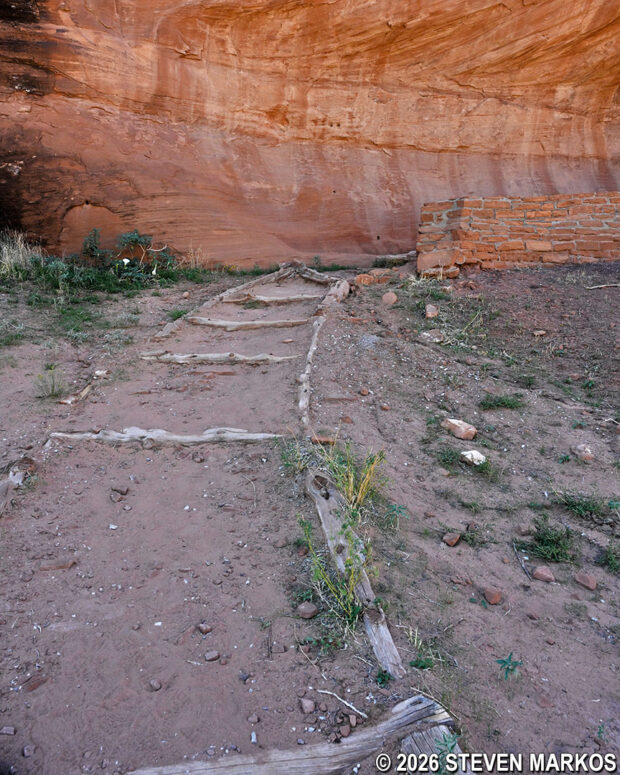 Path leading to the canyon wall on the White House Trail at Canyon de Chelly National Monument
