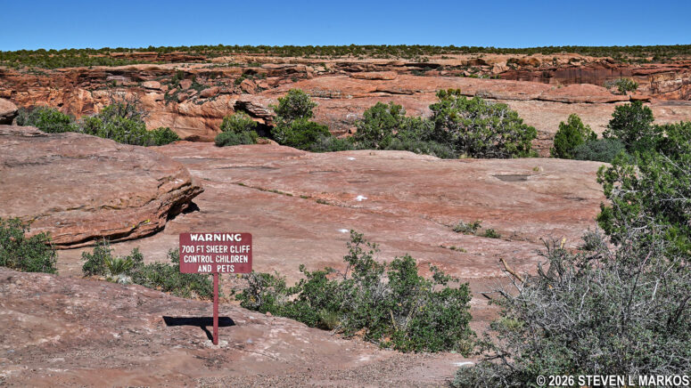 Arrow-lined path to the Sliding House Overlook on South Rim Drive, Canyon de Chelly National Monument