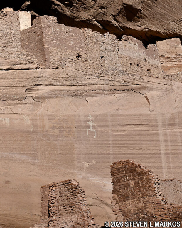 Pictographs between the upper and lower levels on the White House at Canyon de Chelly National Monument