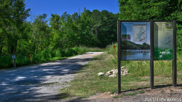Start of the trail system at the Columns Drive parking lot in the Cochran Shoals Unit of Chattahoochee River National Recreation Area