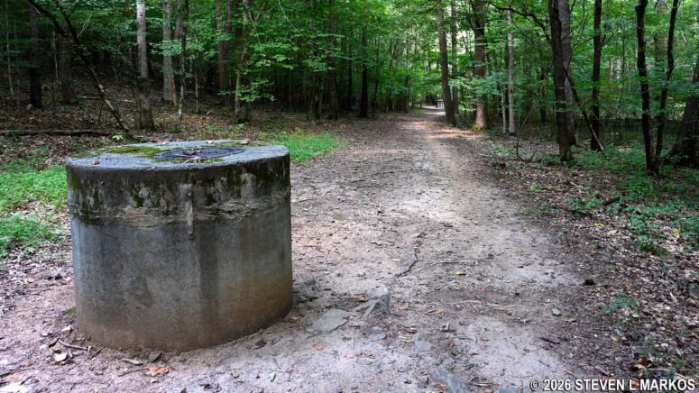 Interstate North trail at intersection CS 31, Chattahoochee River National Recreation Area