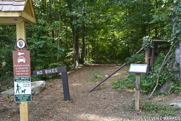 Trailhead at the right side of the parking lot at Powers Island, Chattahoochee River National Recreation Area