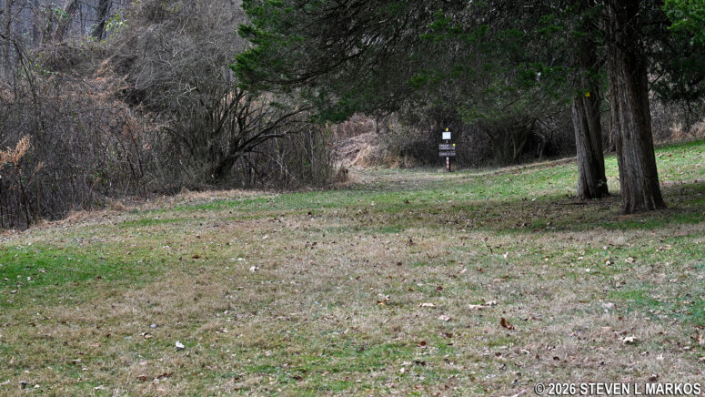 Counterclockwise-direction trailhead for the Grand Parade Trail at the Pennsylvania Line Encampment Site, Morristown National Historical Park