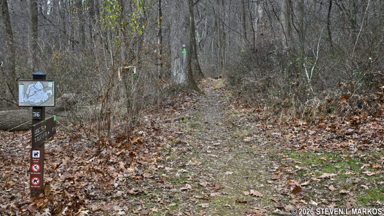 Clockwise-direction trailhead for the Aqueduct Trail in the Jockey Hollow unit of Morristown National Historical Park