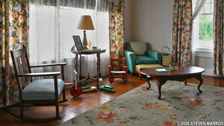 Living room inside Bill Clinton's birthplace home, President William Jefferson Clinton Birthplace Home National Historic Site